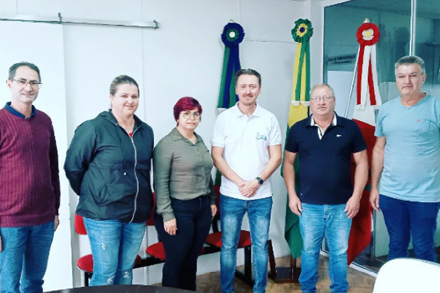 Em busca de novos parceiros e apoiadores, a Associação do Caminho do Louvor reúne Prefeito de Imbuia